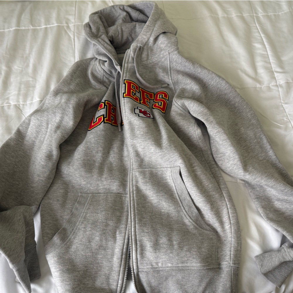 NFL Chiefs Men’s Fleece Lined Gray Zip Up sweatshirt